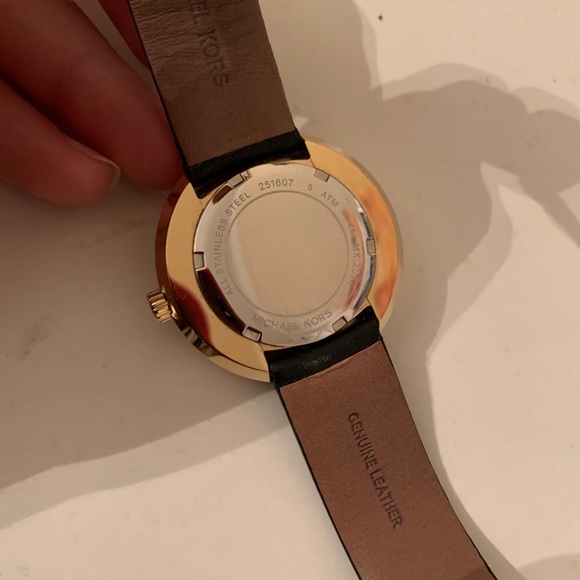 Michael Kors Black Leather Watch - Picture 10 of 11